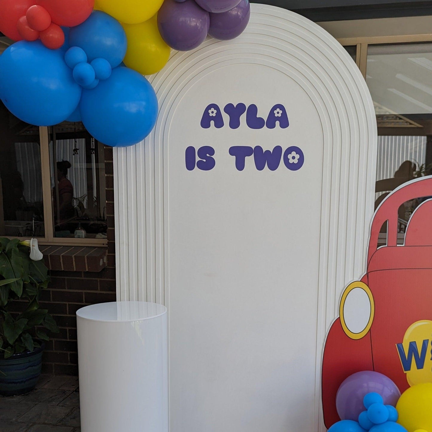 White Ribbed Arch Backdrop Hire - La Bambina